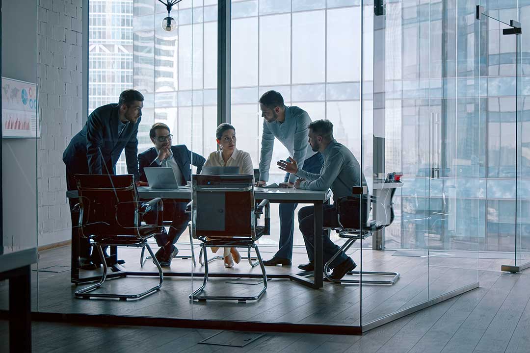 Cross-functional team meeting to align on digital and resilient end to end procurement strategies.